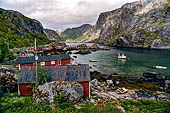 Le isole Lofoten Norvegia. Il villaggio di Nusfjord nella frastagliata isola di Flakstad.